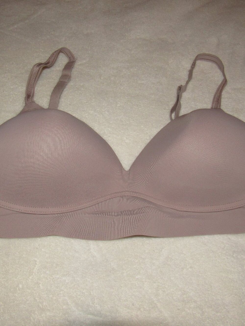 Maidenform Beigey/Gray Wireless Barely There Bra Size Large used